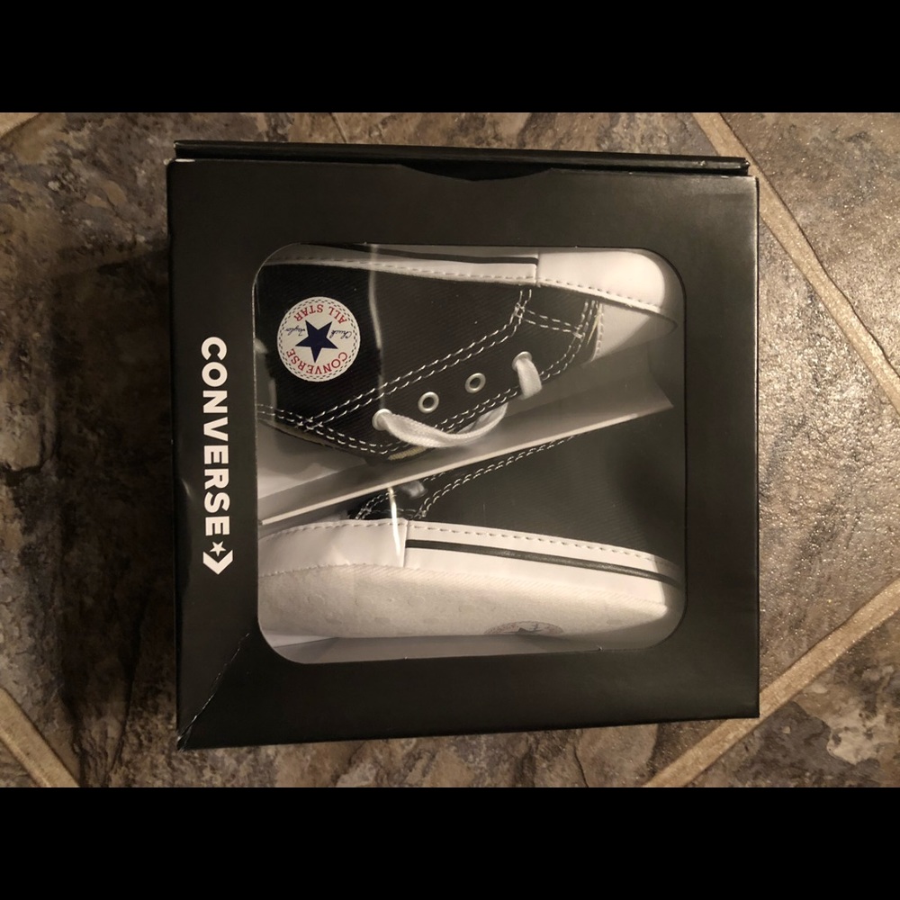 $$SOLD$$ Converse SZ. 3 New in Box